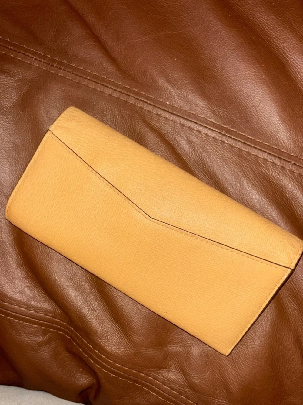 Beautiful Coach Tan Leather Envelope Wallet with Gold-Tone Snap - Picture 2 of 7